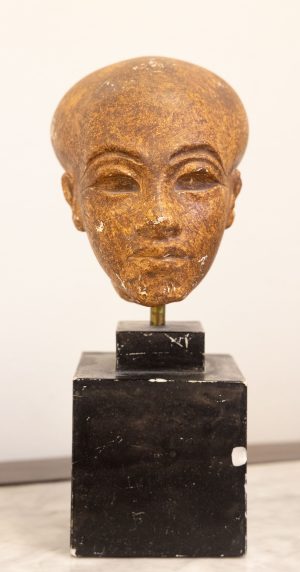 Tuntematon taiteilija: Nainen